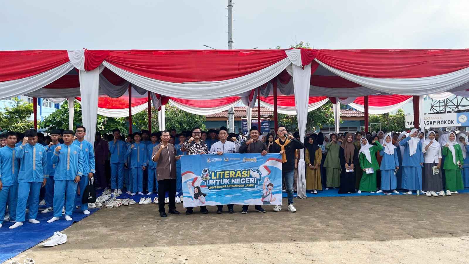 Kampus Swasta Terbaik di Jambi: Universitas Adiwangsa Jambi Gelar Literasi Untuk Negeri di SMAN 3 Kota Jambi