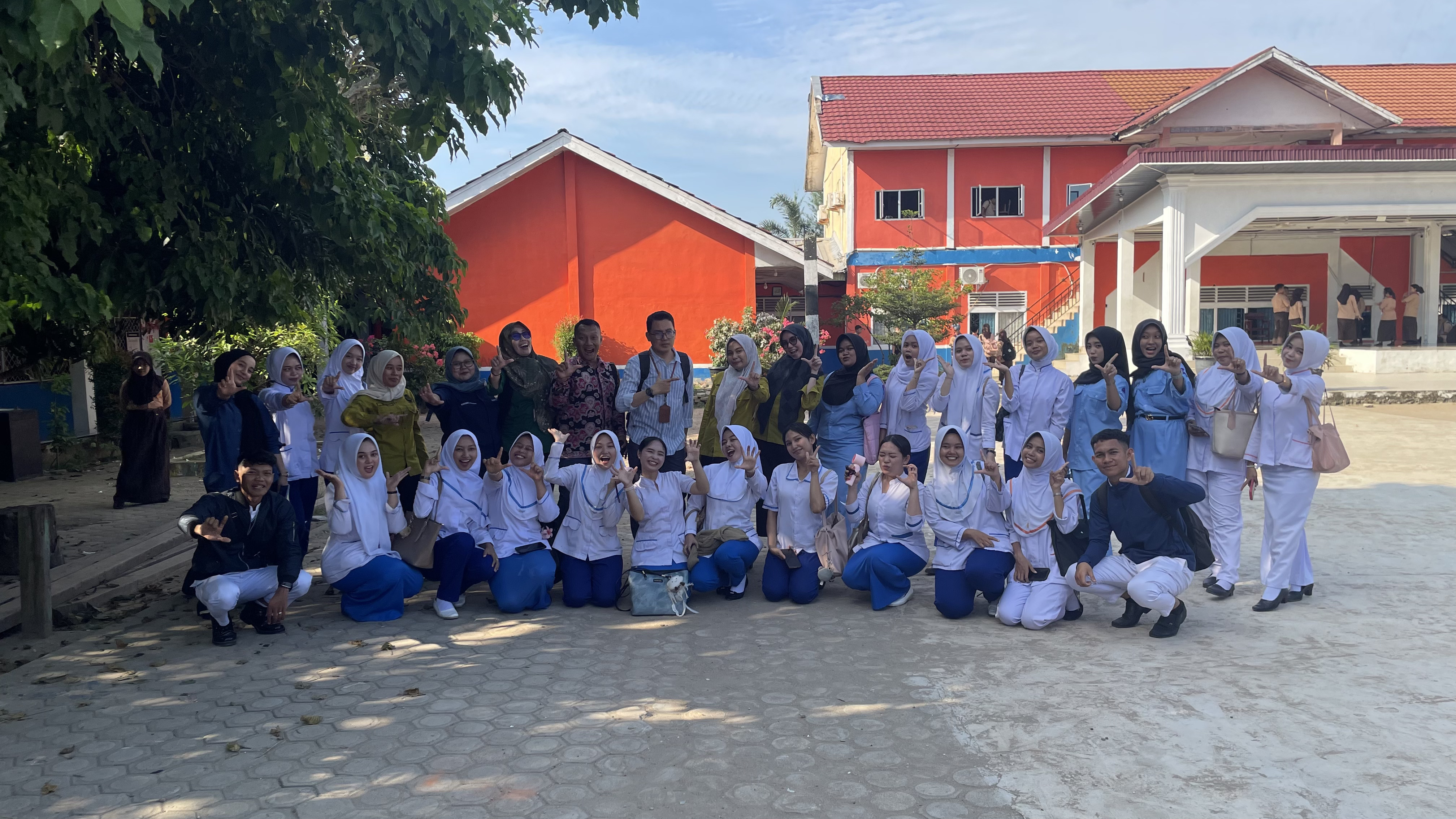 Kampus Swasta Terbaik di Jambi: Universitas Adiwangsa Jambi Gelar Kegiatan Literasi Untuk Negeri di SMAN 4 Kota Jambi