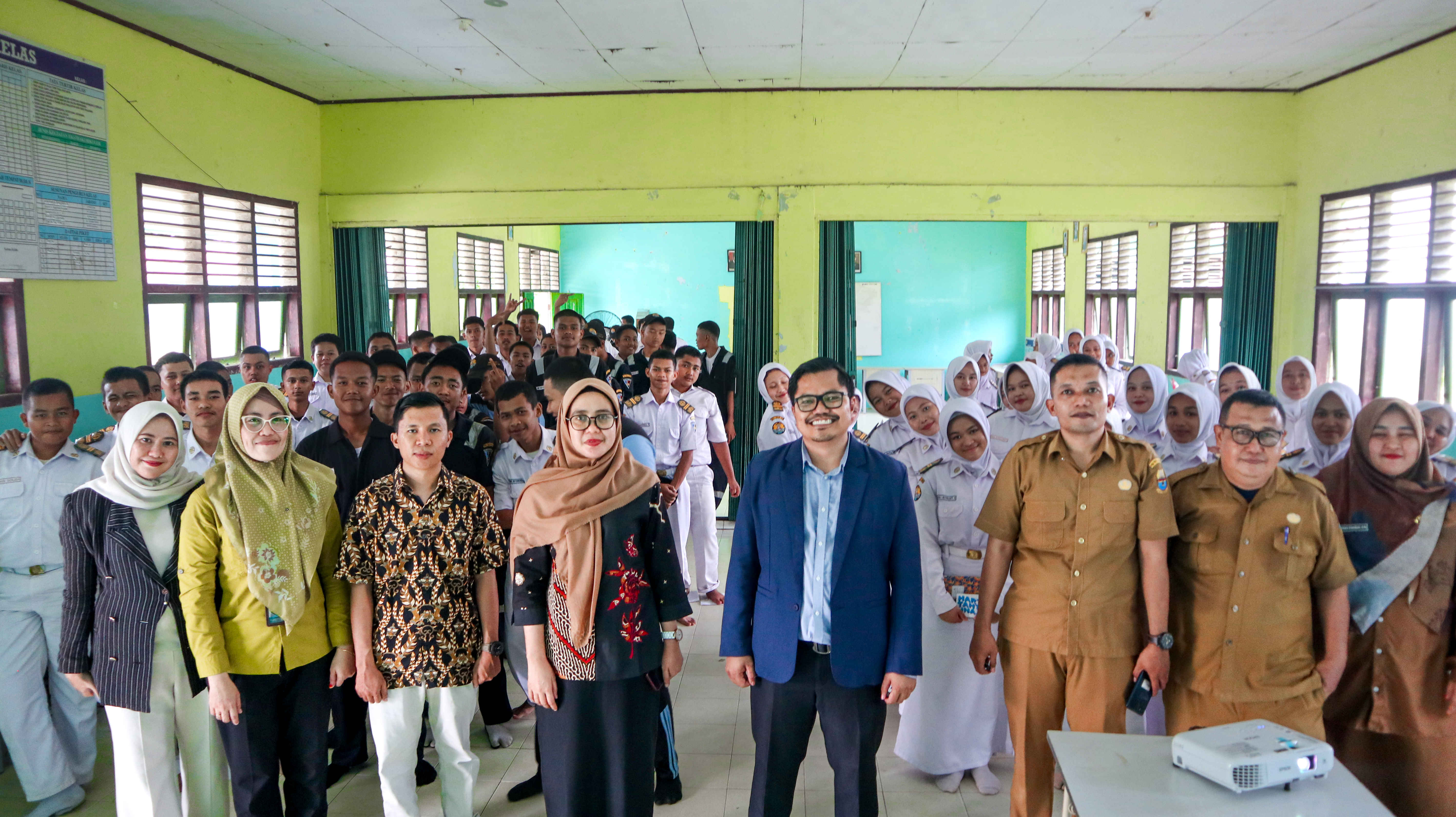 PEMBEKALAN PUBLIC SPEAKING : Implementasi Kerja Sama melalui Implementing Agreement (IA) Prodi S1 Pendidikan Matematika Universitas Adiwangsa Jambi bagi Siswa SMKN 1 Tanjung Jabung Timur