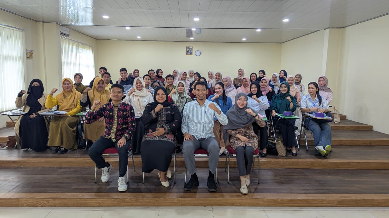KULIAH PERDANA PROFESI APOTEKER UNIVERSITAS ADIWANGSA JAMBI, ANGKATAN KE-3 TAHUN AJARAN 2025/2026
