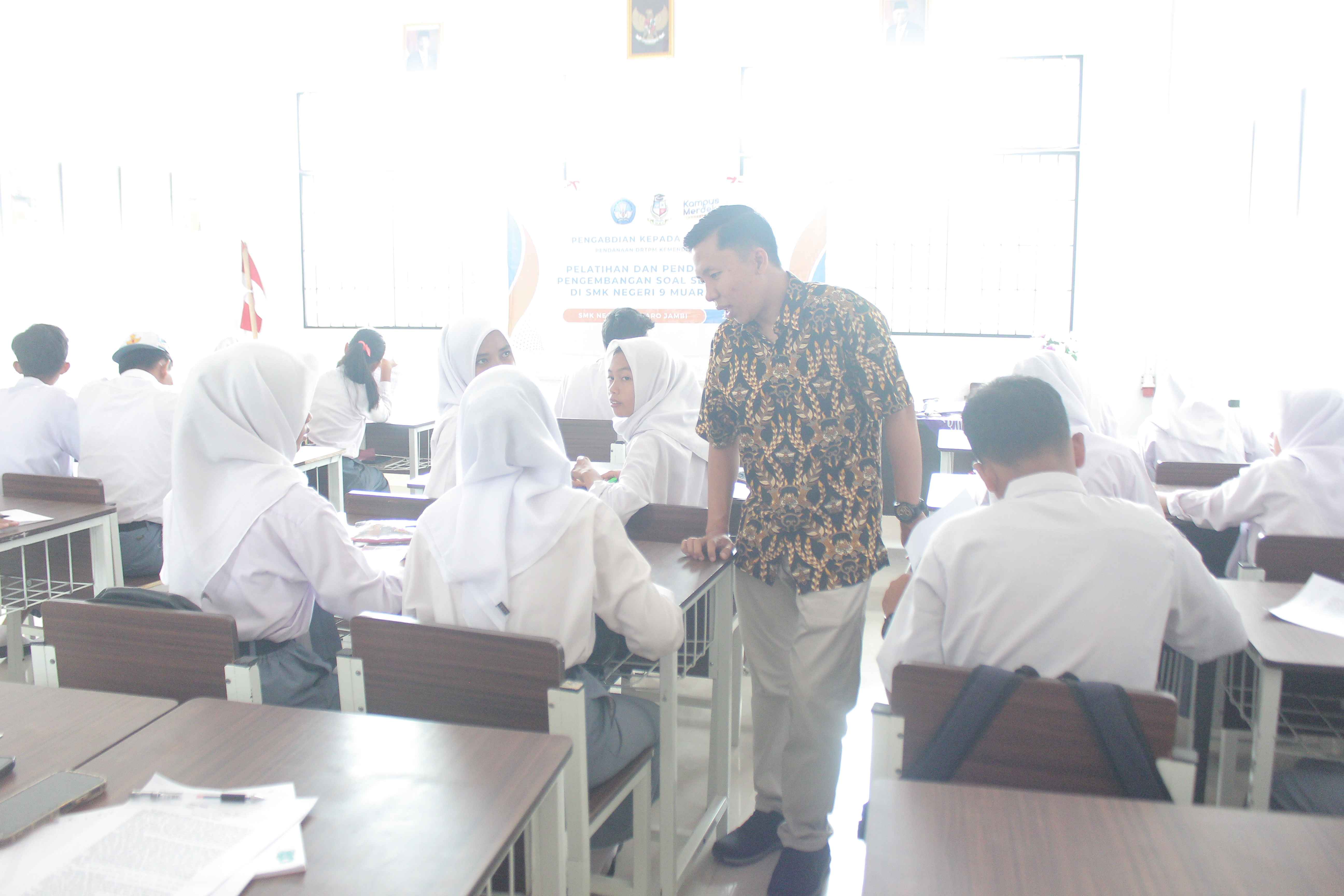 Penerapan Soal Serupa PISA Hasil Pelatihan kepada Siswa