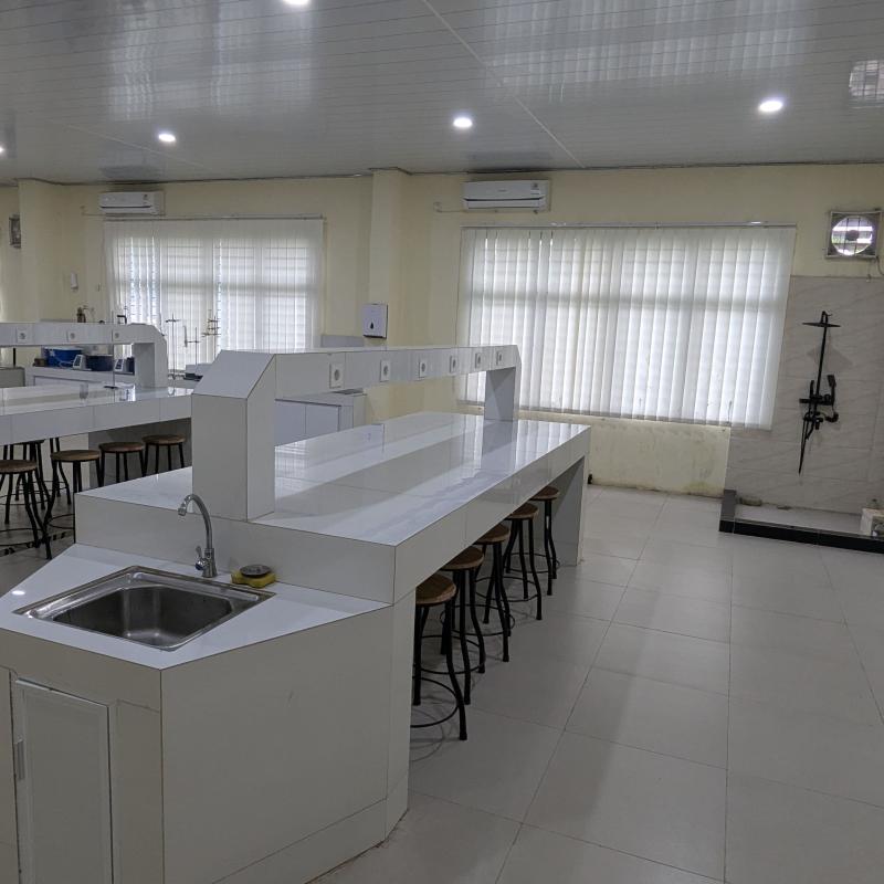 Laboratorium Farmasi 19