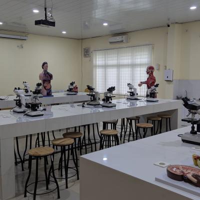 Laboratorium Farmasi 23