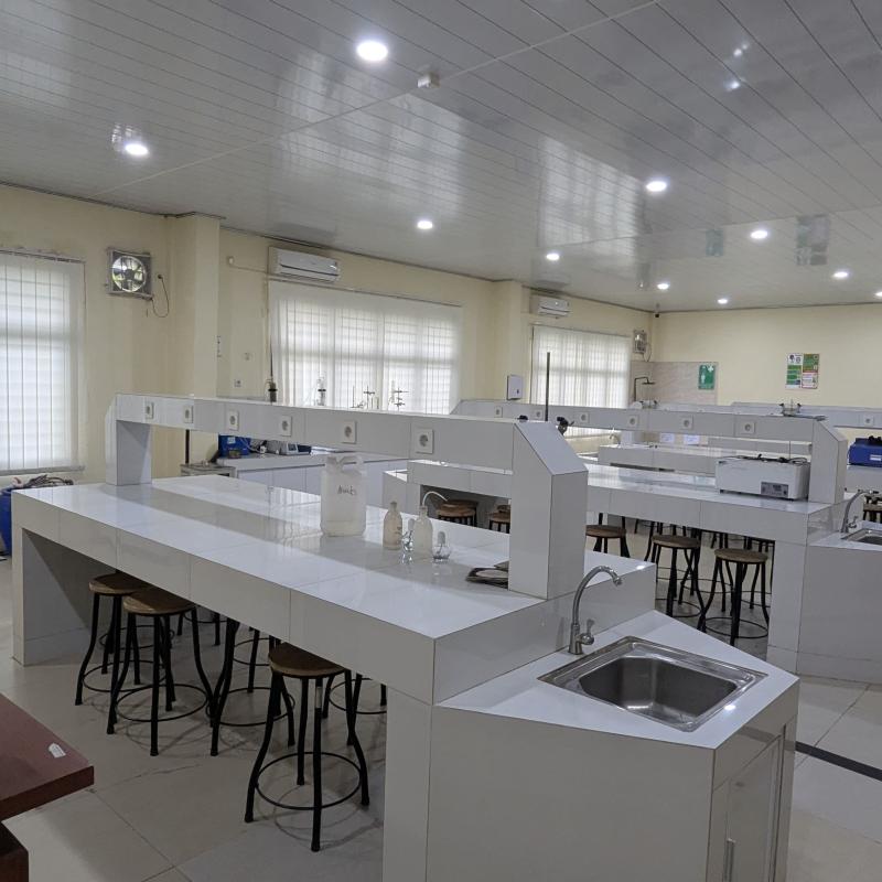 Laboratorium Farmasi 4
