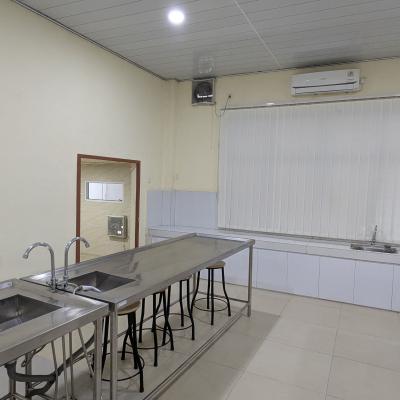 Laboratorium Farmasi 9