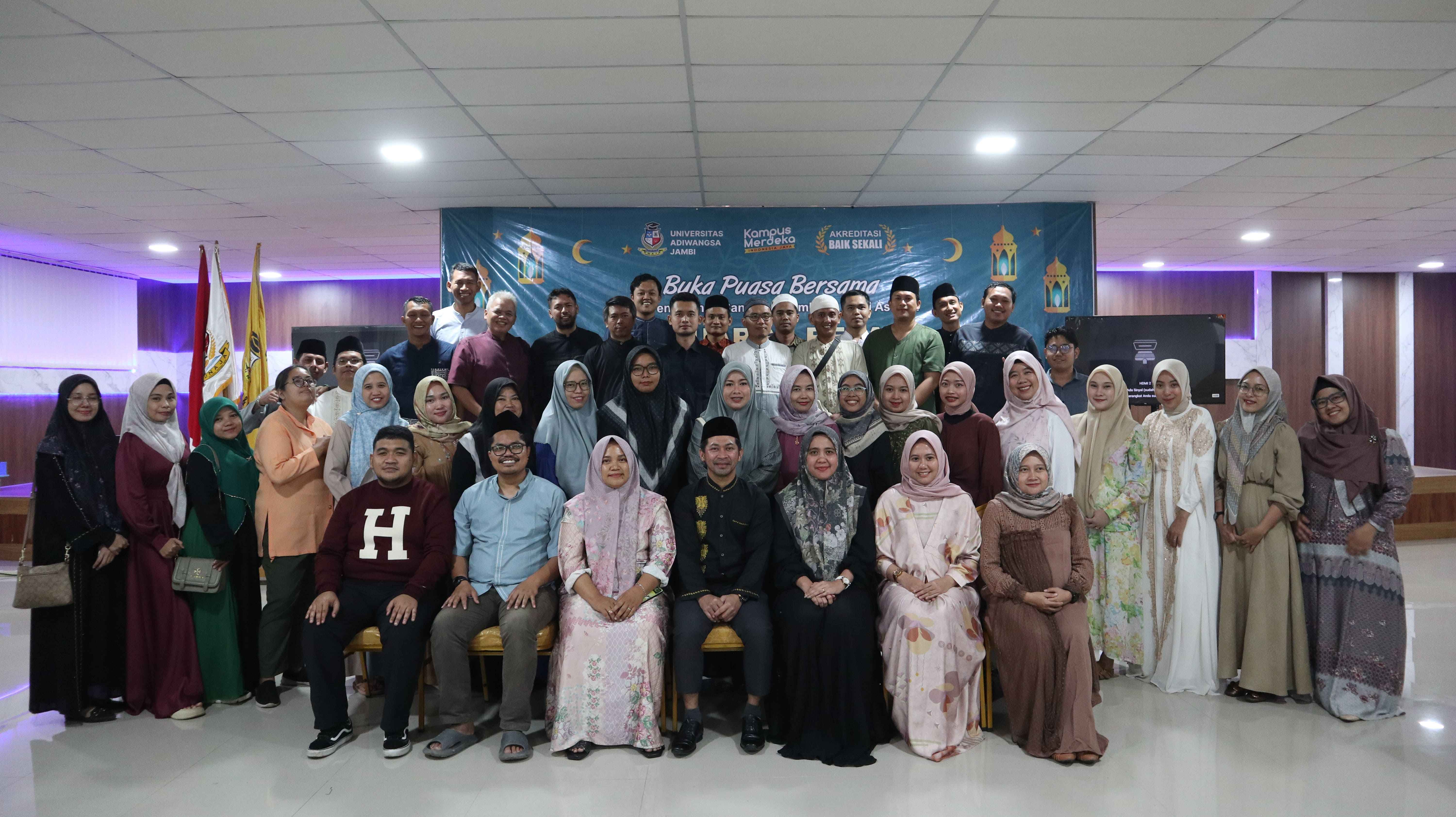 BUKA PUASA BERSAMA DAN PENYERAHAN SANTUNAN PANTI ASUHAN: "Ramadhan Sebagai Momentum Perubahan Civitas Akademika Universitas Adiwangsa Jambi"