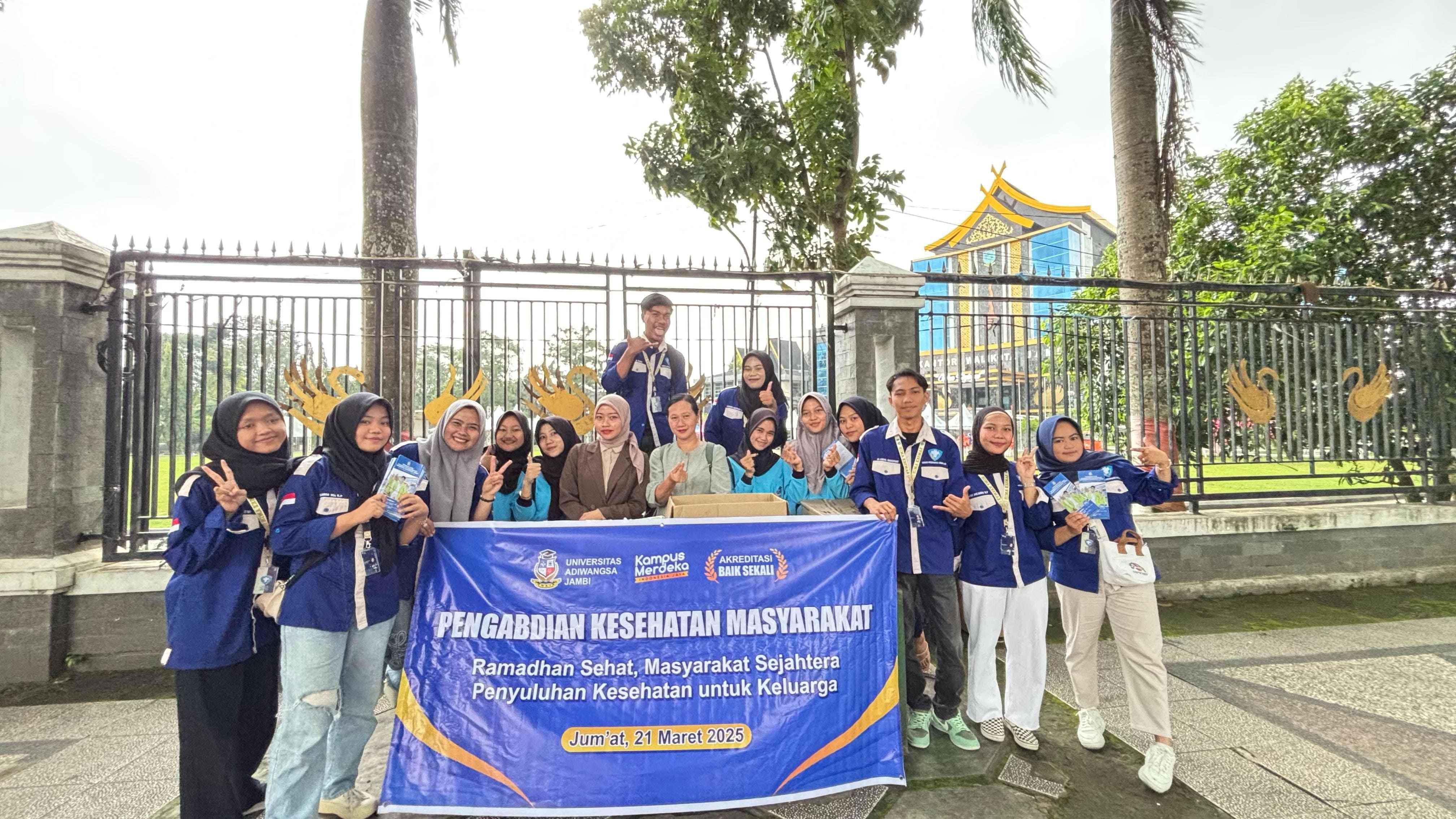 PENGABDIAN MASYARAKAT PRODI KESEHATAN MASYARAKAT & BERBAGI TAKJIL : "Ramadhan Sehat, Masyarakat Sejahtera: Penyuluhan Kesehatan untuk Keluarga"