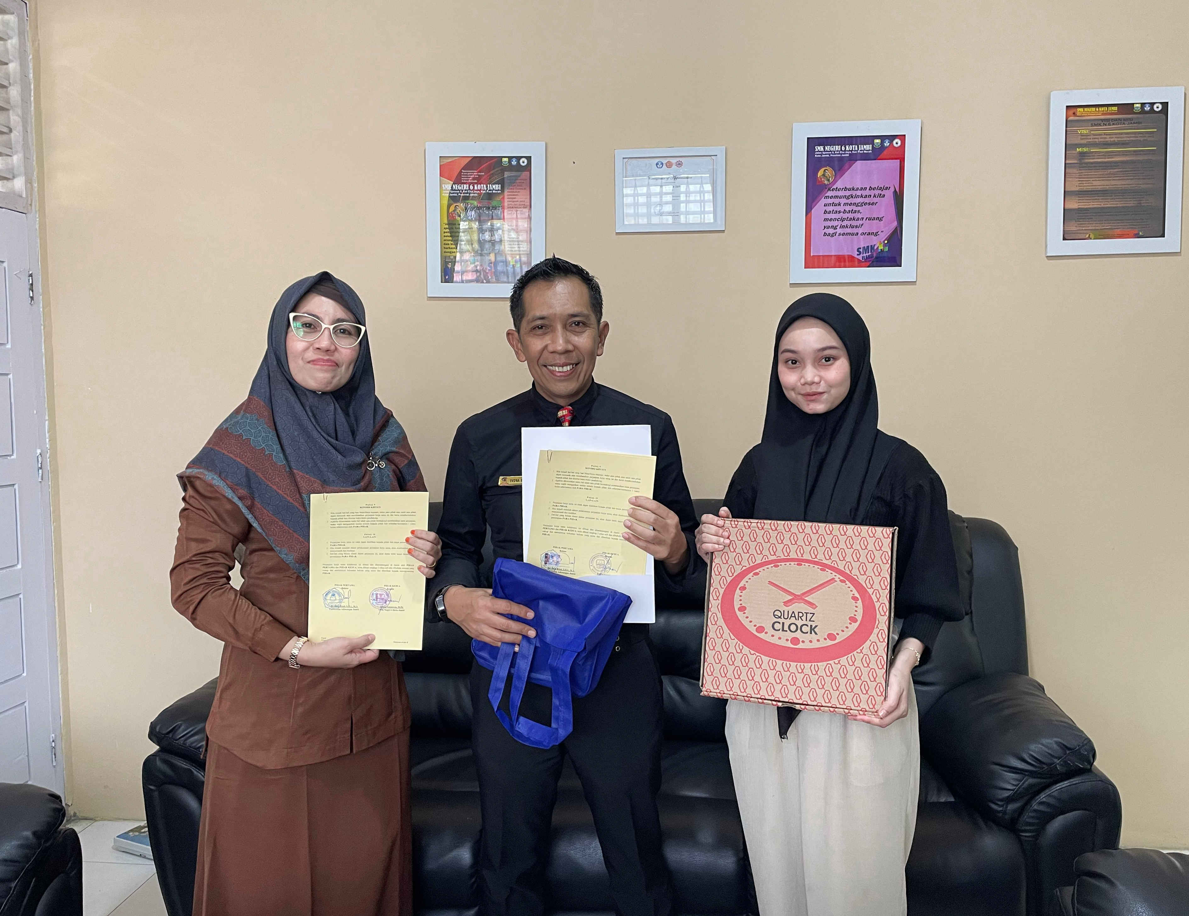 PENANDATANGANAN: Nota Kesepahaman (MoU) antara Universitas Adiwangsa Jambi dan SMKN 6 Kota Jambi Jalin Kemitraan Strategis di Bidang Pendidikan