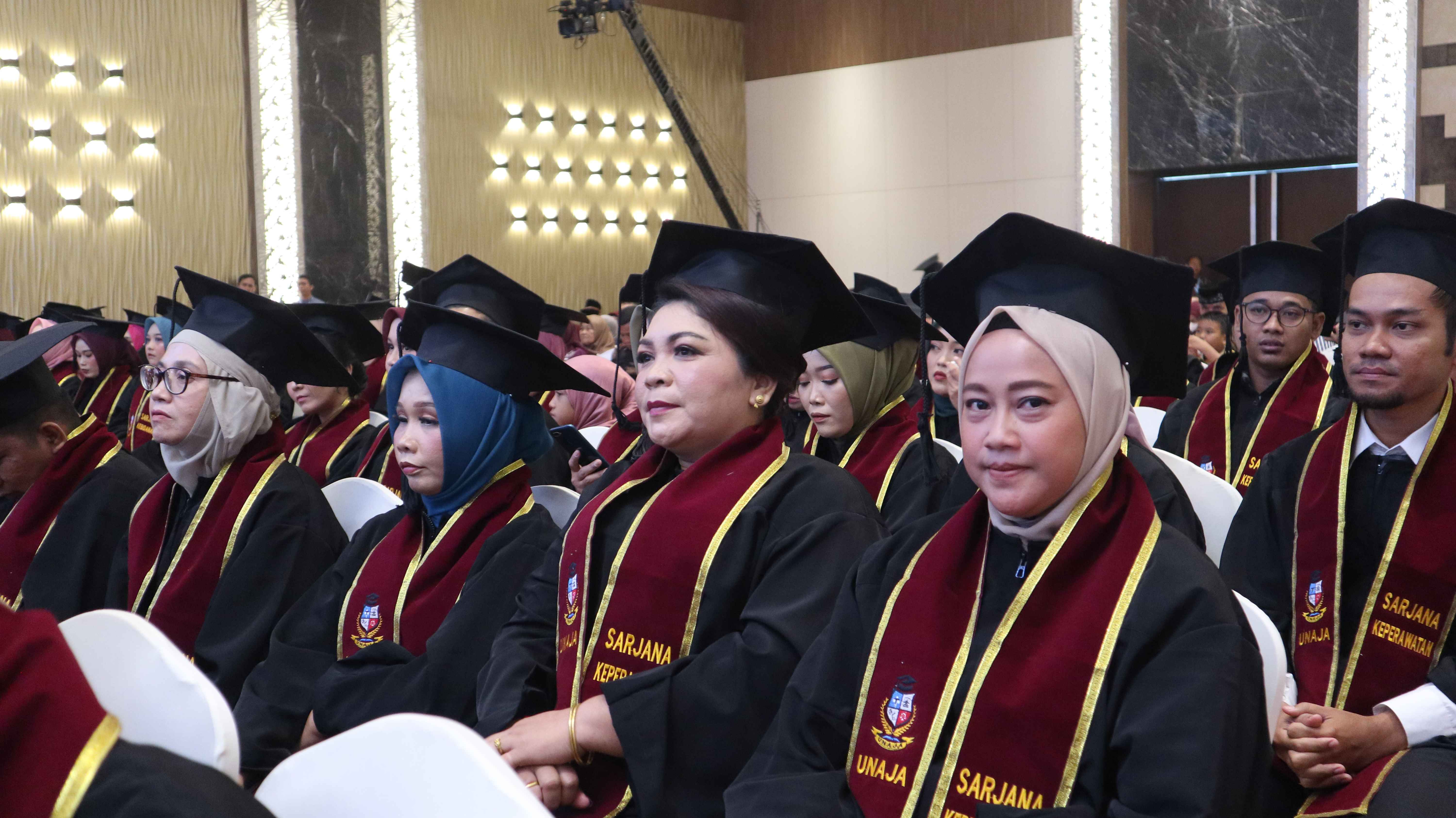 SIDANG SENAT TERBUKA PERIODE I TAHUN 2025 Universitas Adiwangsa Jambi Tahun Ajaran 2024/2025