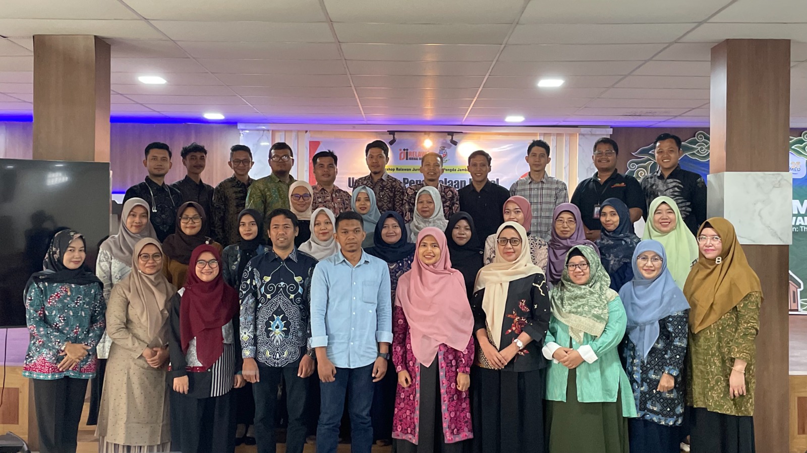 Kampus Swasta Terbaik di Jambi: LP2M Universitas Adiwangsa Jambi Gelar Workshop “Upgrading Pengelolaan Jurnal Menuju Scopus” Bersama Relawan Jurnal Indonesia