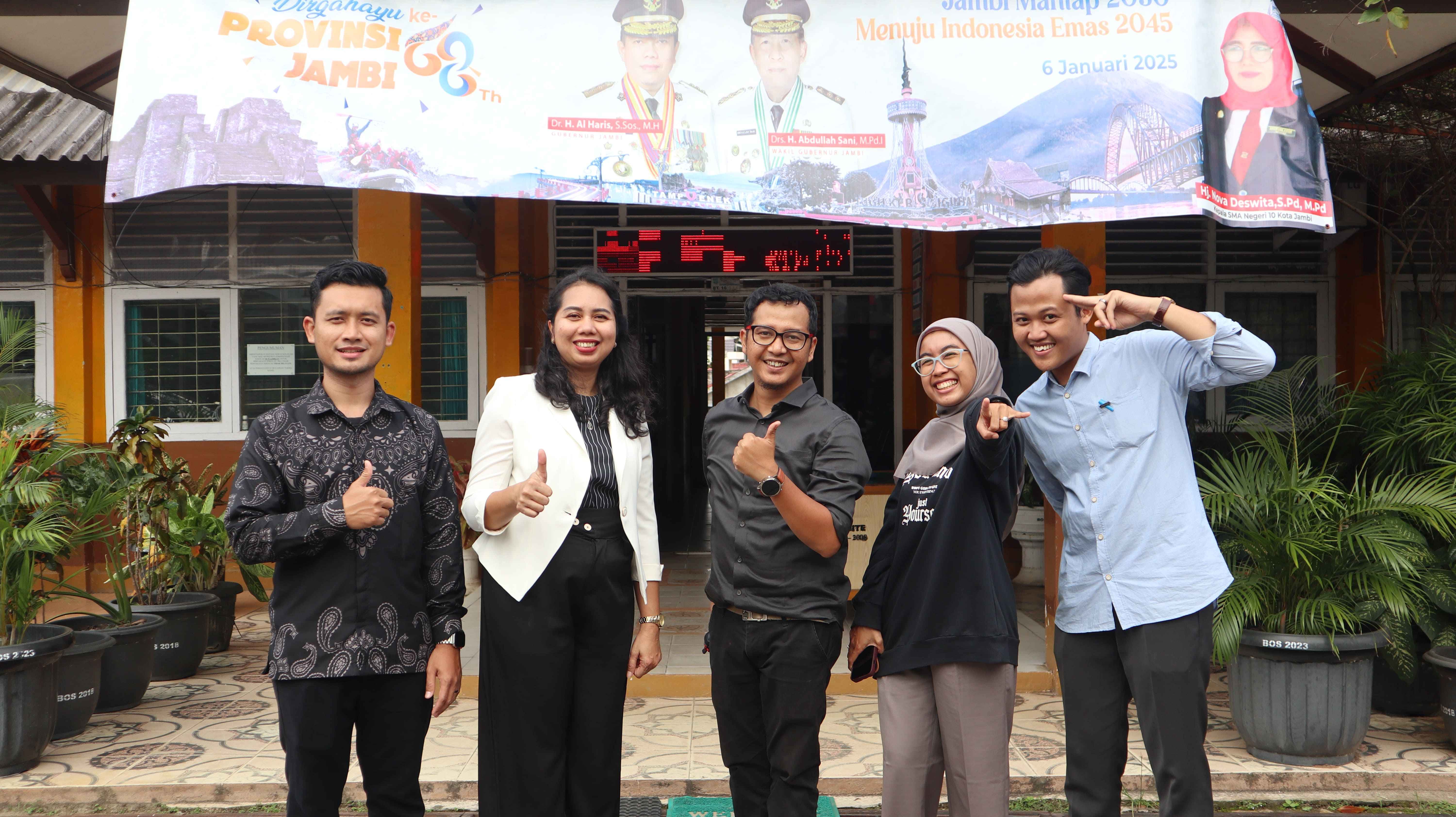 PENGABDIAN MASYARAKAT: Fakultas Teknik dan Ilmu Komputer di SMAN 10 Kota Jambi