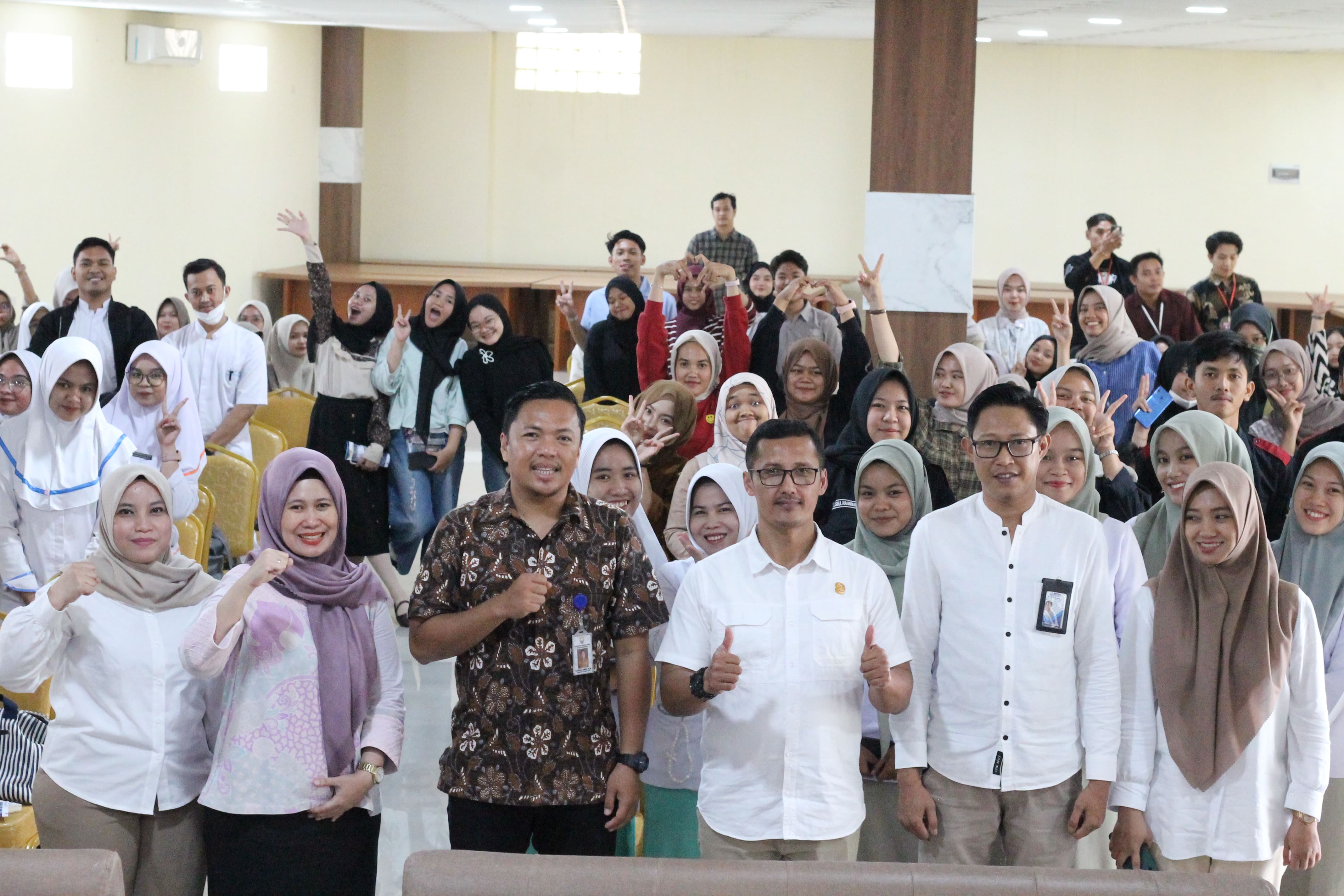 SOSIALISASI BP2MI, PENYEBARAN INFORMASI PELUANG KERJA KE LUAR NEGERI SKEMA PENEMPATAN PEMERINTAH (G to G) di UNIVERSITAS ADIWNGSA JAMBI