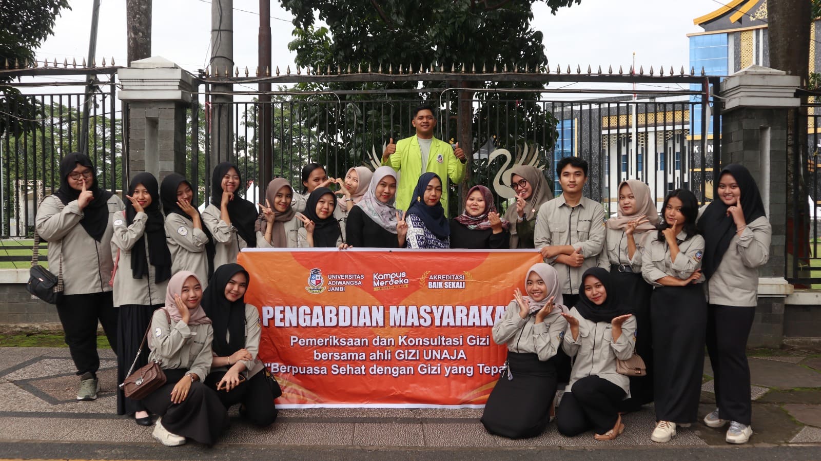 PENGABDIAN MASYARAKAT PRODI GIZI UNAJA & BERBAGI TAKJIL : "Berpuasa Sehat dengan Gizi yang Tepat"