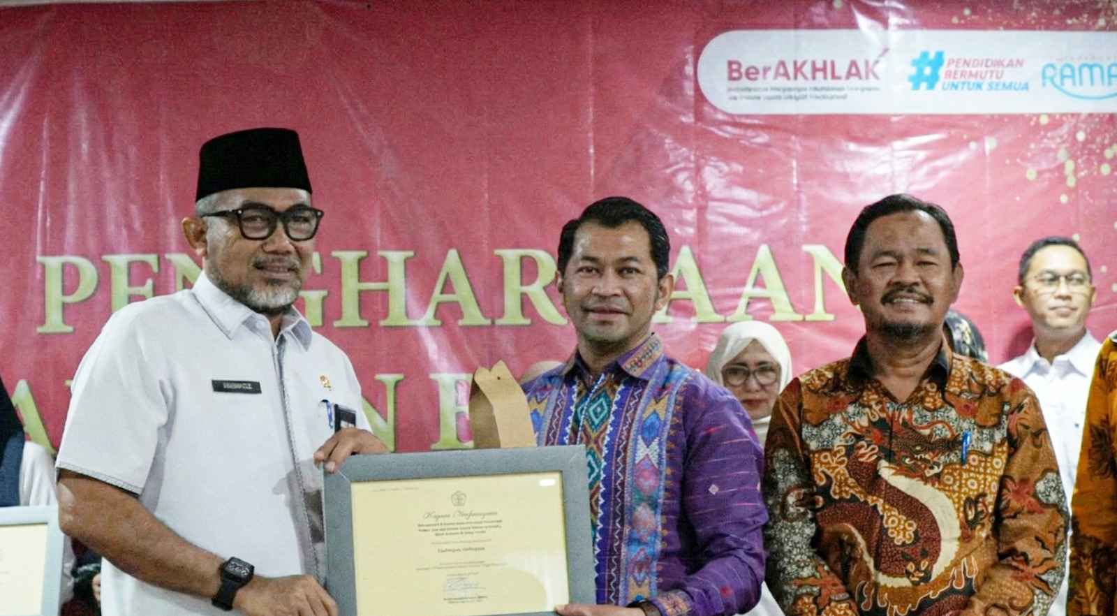 Kampus Swasta Terbaik di Jambi: Universitas Adiwangsa Jambi Mendapatkan Penghargaan Pengutamaan Bahasa Negara Tahun 2025 Balai Bahasa Provinsi Jambi