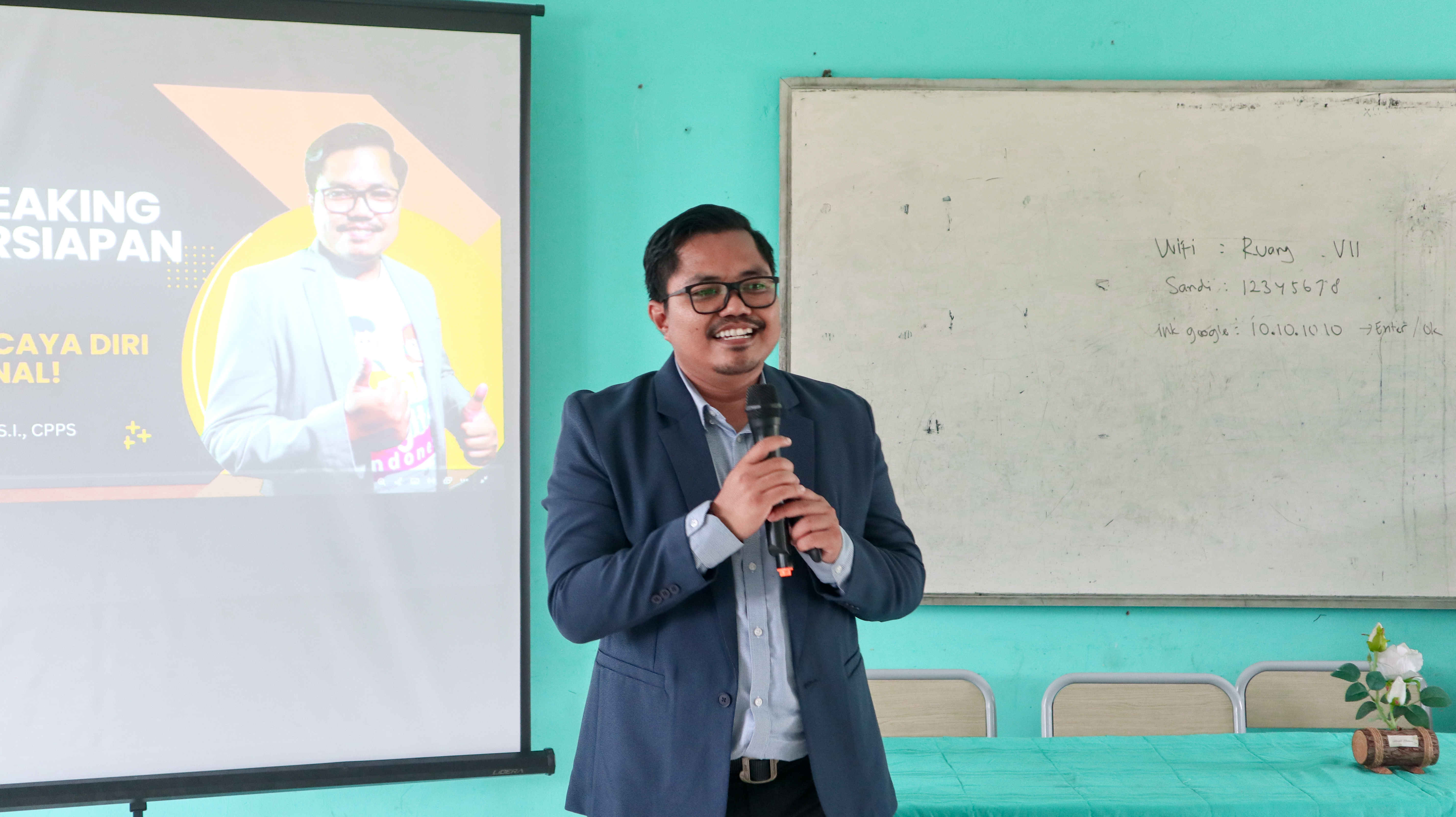 PEMBEKALAN PUBLIC SPEAKING : Implementasi Kerja Sama melalui Implementing Agreement (IA) Prodi S1 Pendidikan Matematika Universitas Adiwangsa Jambi bagi Siswa SMKN 1 Tanjung Jabung Timur
