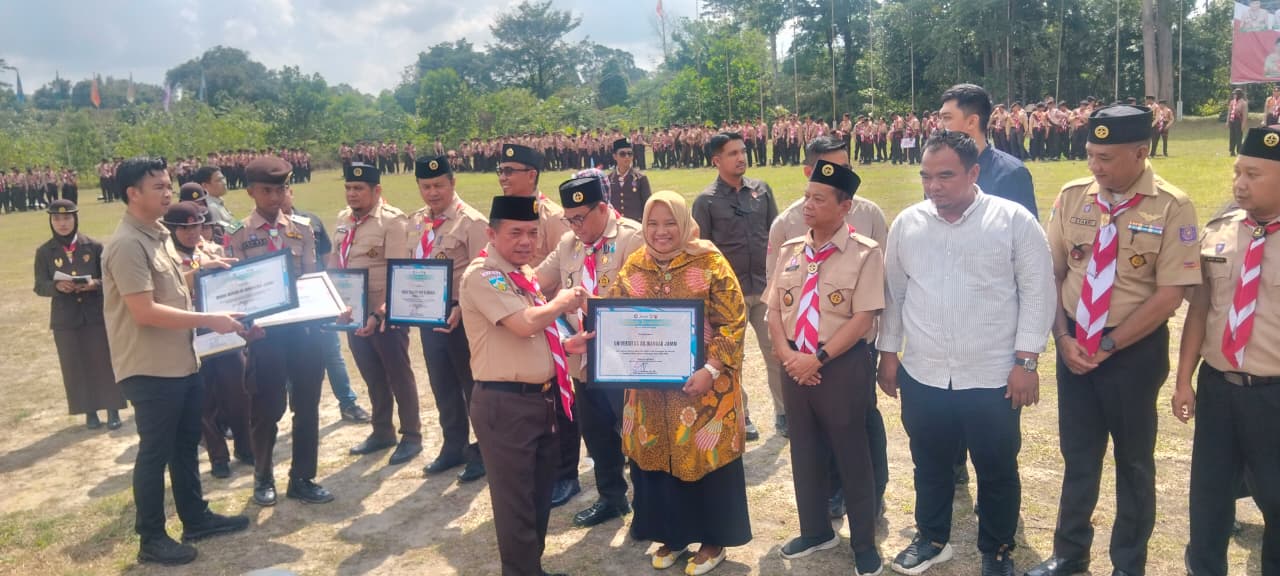 Penerimaan Penghargaan dan Penandatanganan MoA antara Kwartir Daerah Gerakan Pramuka Jambi dengan Universitas Adiwangsa Jambi