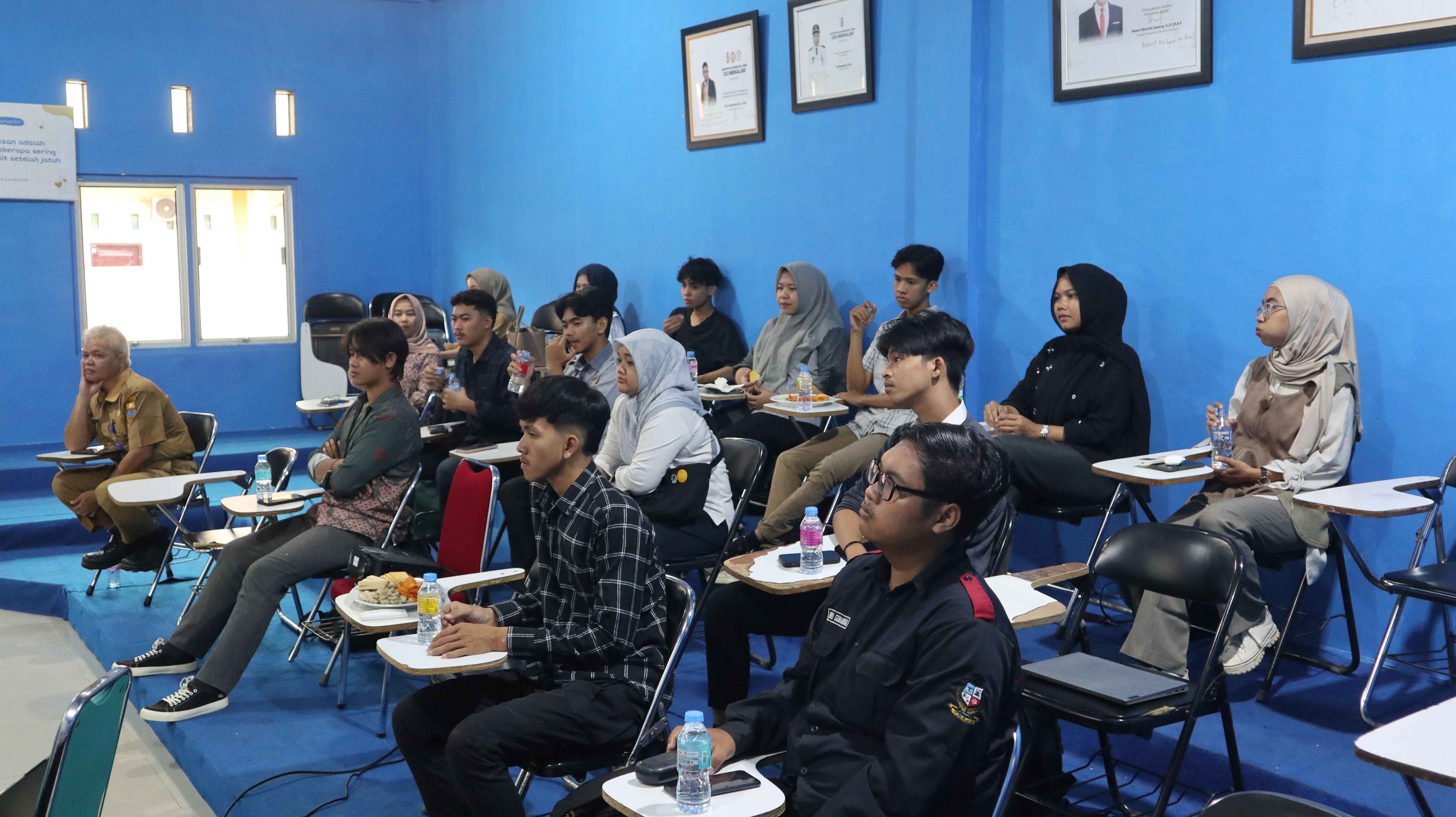 KULIAH TAMU : TEKTONIKAL & GEOMETRI RANGKA DALAM ARSITEK KAYU INDONESIA. PROGRAM STUDI ARSITEK FAKULTAS TEKNIK DAN ILMU KOMPUTER