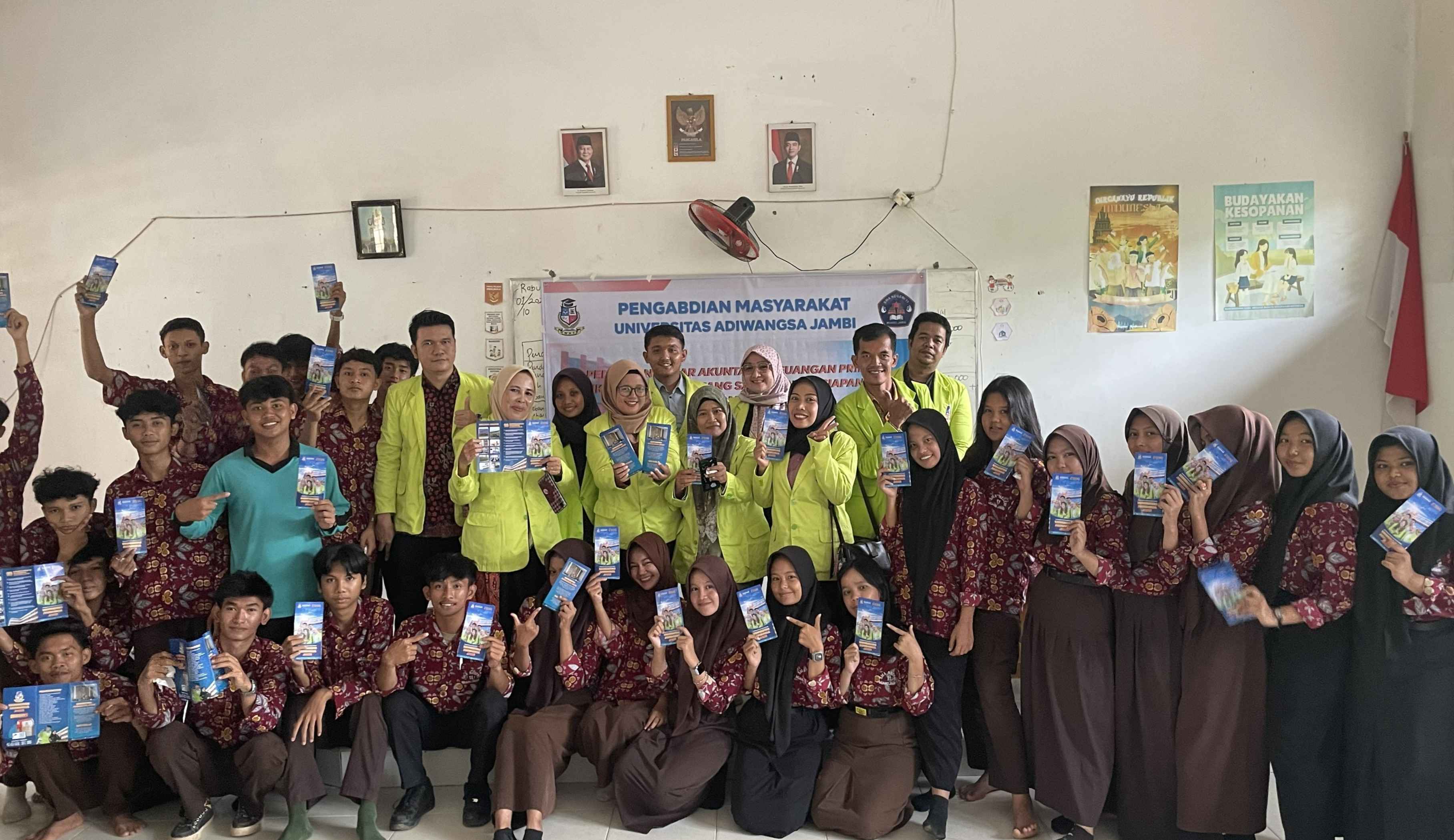 Kampus Swasta Terbaik di Jambi: Mahasiswa Akuntansi UNAJA Gelar Pelatihan Dasar Keuangan Pribadi di SMAN 11 Muaro Jambi  Mahasiswa Program Studi S1 Akuntansi Univers